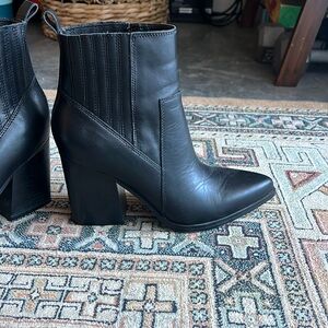 Marc Fisher ALVA POINTY TOE BOOTIE